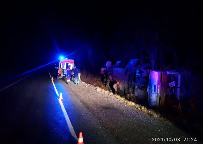 Под Дивногорском автобус с пассажирами вылетел в кювет и перевернулся