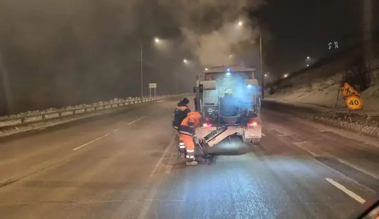 В Красноярске залатали аварийные ямы на Копыловском мосту и в центре города