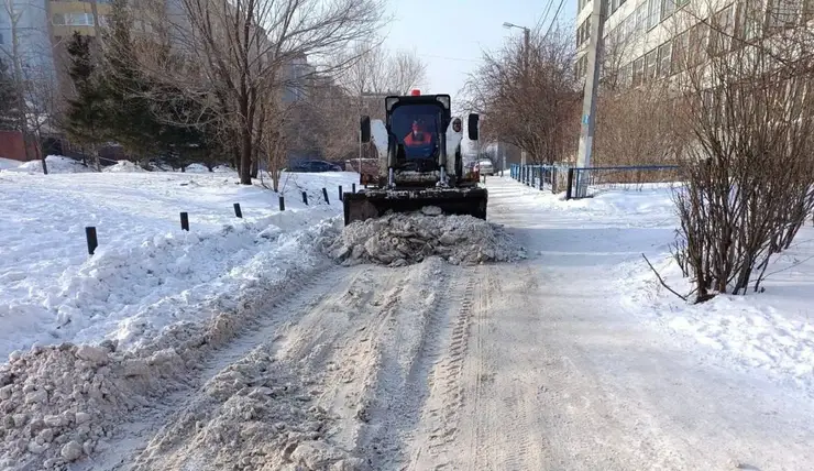 С улиц Красноярска за выходные вывезли больше 5 тысяч кубометров снега