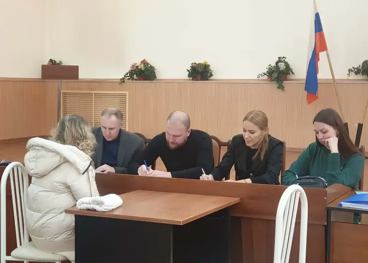 В Красноярске около 200 жителей Николаевки получили консультации по КРТ