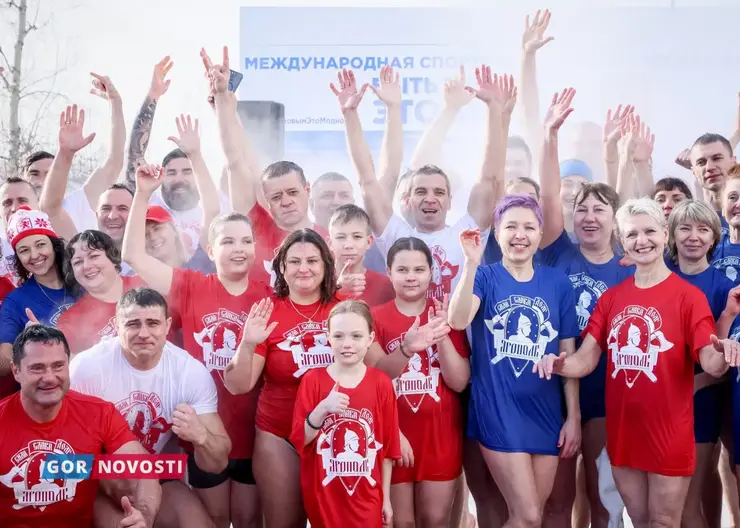 Десятки красноярцев приняли участие в массовом обливании холодной водой