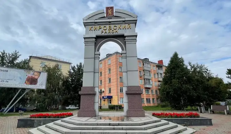 В Красноярске завершили реставрацию монументальной арки в сквере «Корнетовский»