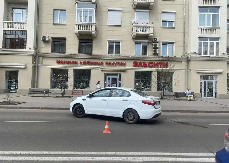 В центре Красноярска автомобилист дважды переехал 86-летнего пешехода