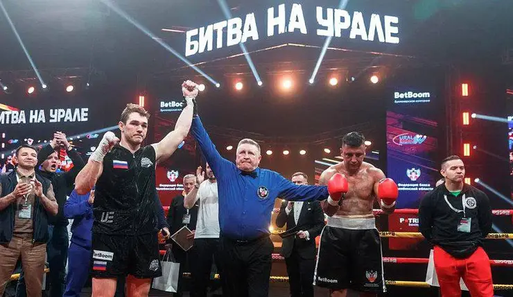 Боксер из Красноярского края Марк Петровский одержал пятую победу на профессиональном ринге