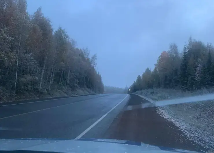 На трассе Красноярск – Абакан температура опустилась до нуля и выпал снег