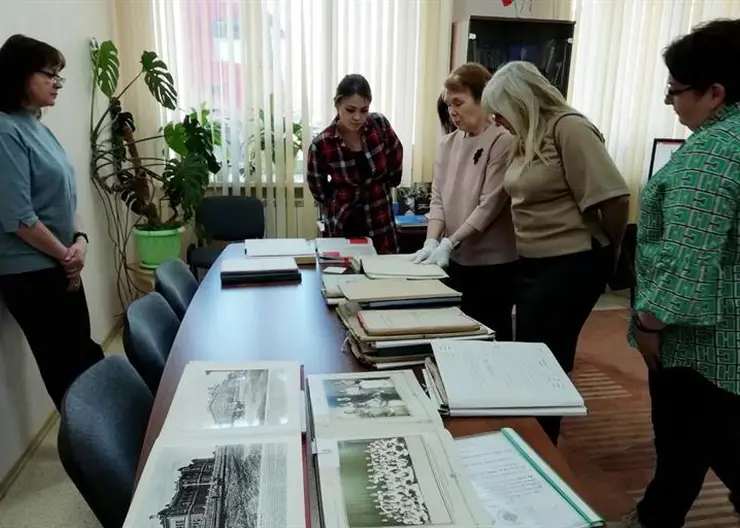 Красноярские архивисты представили уникальную выставку об истории народного образования