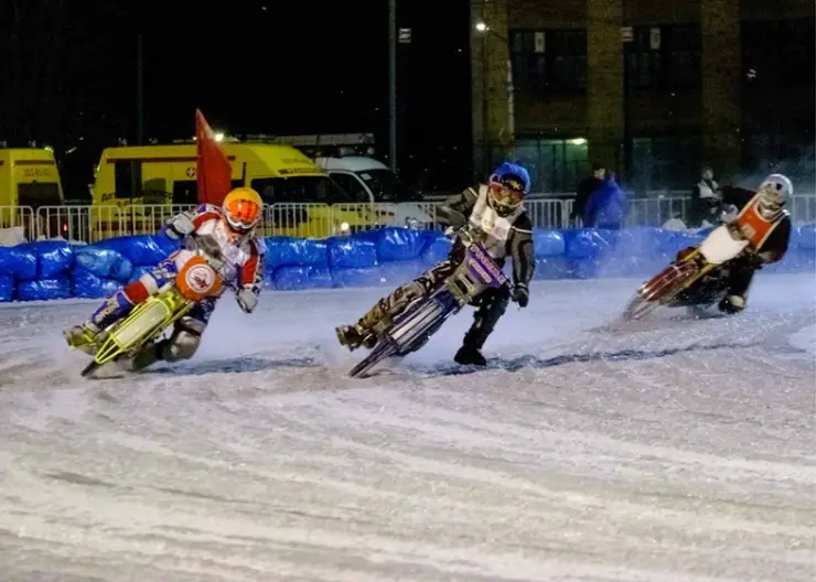 В Красноярске стартует чемпионат города по мотогонкам на льду