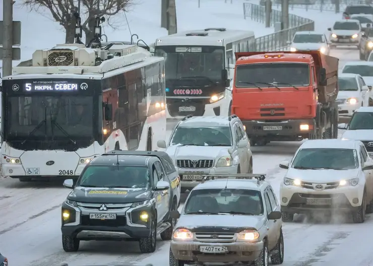 На дороги Красноярска из-за морозов вышли 90% автобусов