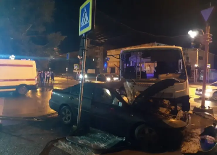 В Ачинске в ДТП с автобусом пострадали пять человек