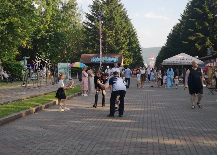 В Красноярске выдали предостережения уличным фотографам с животными