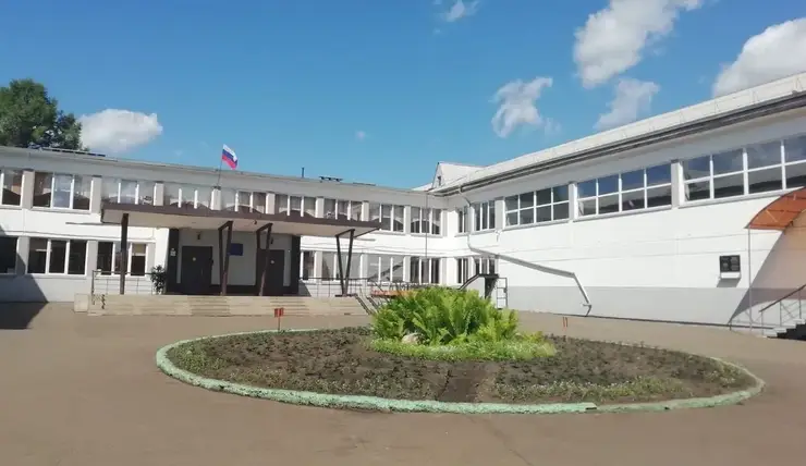 В Красноярске по решению суда около образовательных учреждений закрыли четыре табачных магазина
