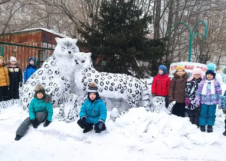 ​​​В красноярском детсаду появились 1,5-метровые снежные барсы