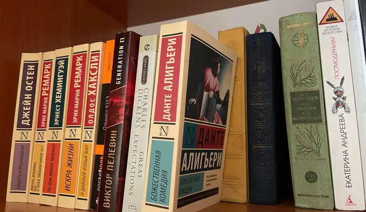 Красноярцам предлагают отдать старые книги в администрацию Свердловского района