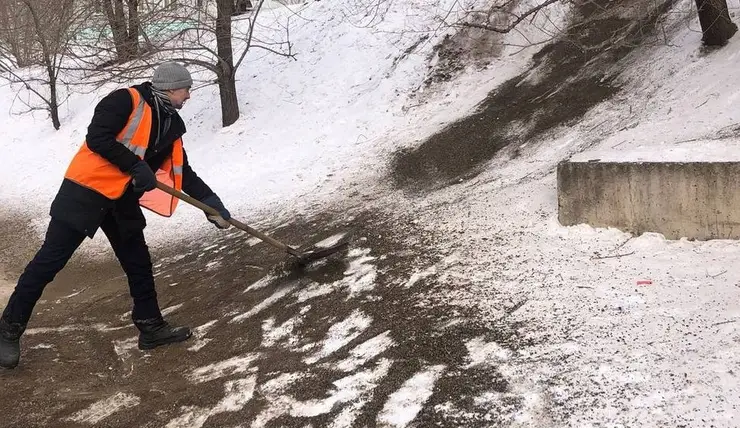 В красноярском Солнечном ликвидировали опасную снежную горку