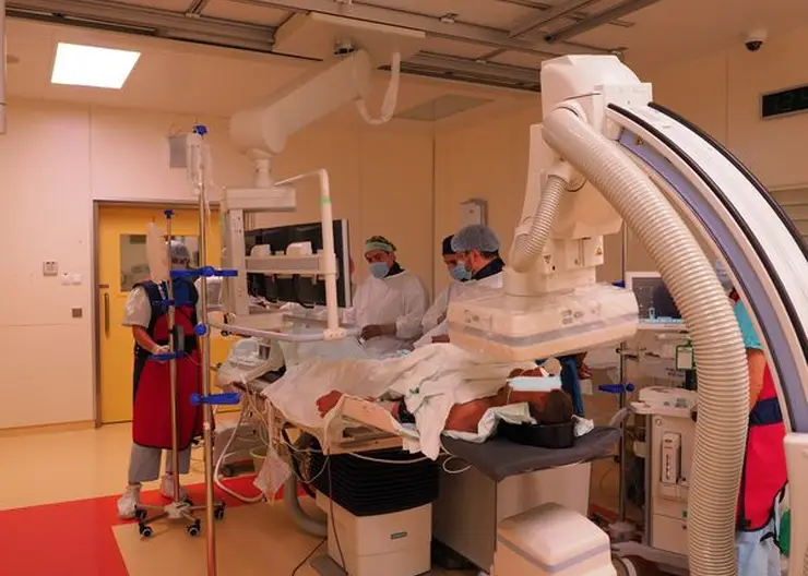 Красноярские рентгенхирурги осваивают новую технологию лечения сложной патологии сосудов