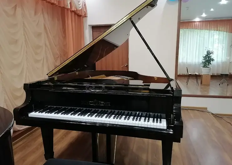 В музыкальную школу Красноярска поступил новый рояль