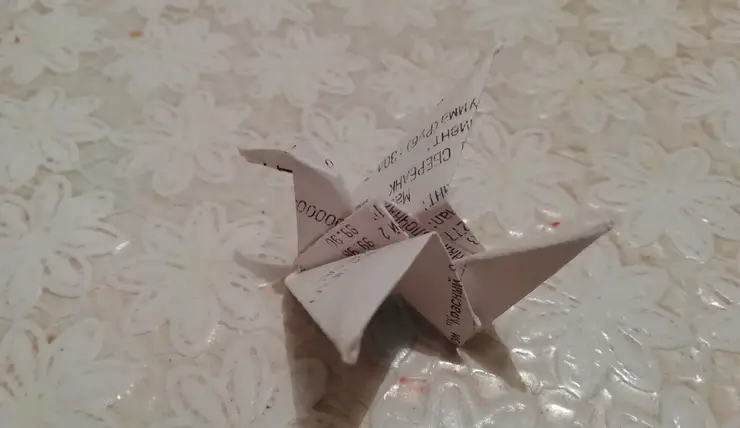 В Красноярске кассир супермаркета делает оригами из чеков