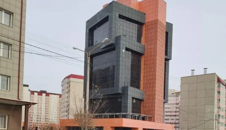 В Красноярске за 130 млн рублей продают 8-этажное офисное здание на Абытаевской