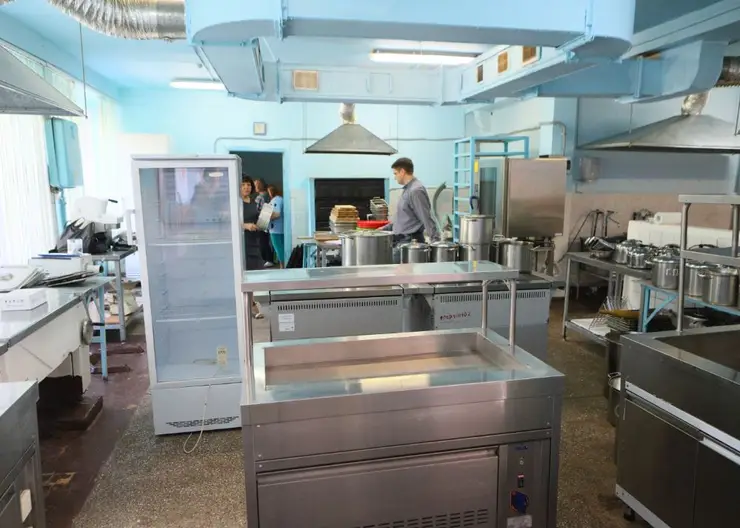 Кухня и столовая красноярской школы № 98 изменятся к новому учебному году