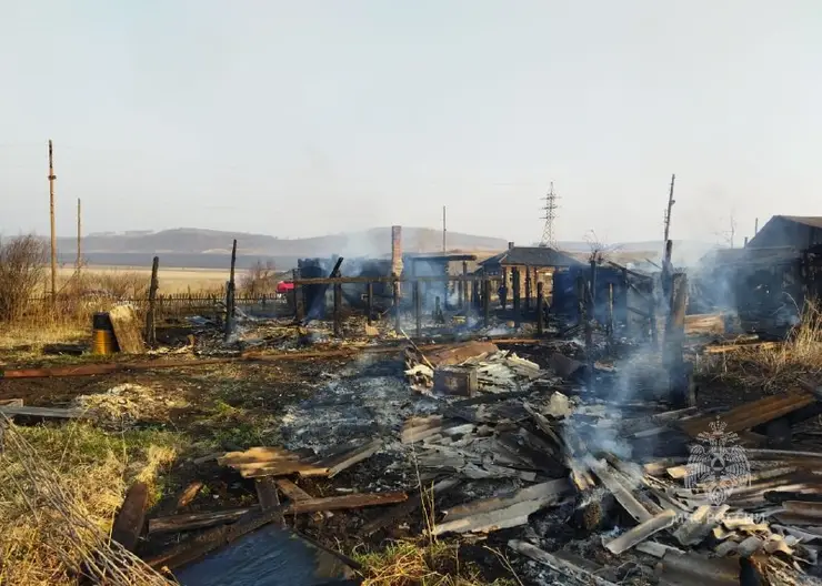 В поселке Локшино Ужурского района в огне погибли два человека