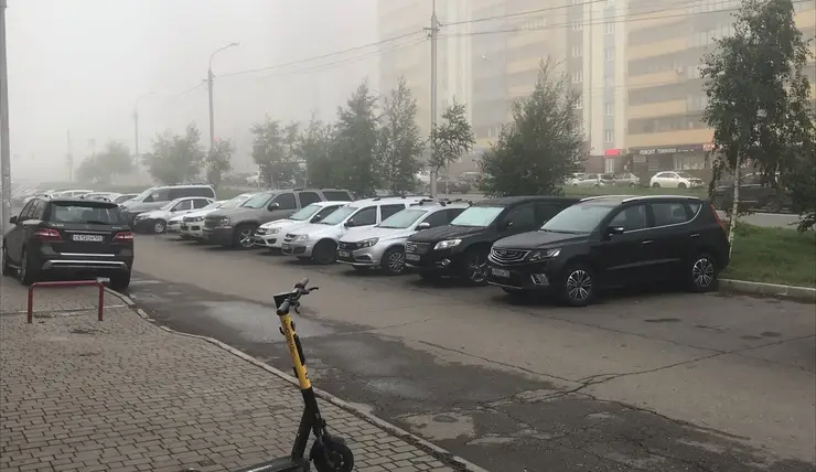 Красноярск утром накрыло красивым густым туманом