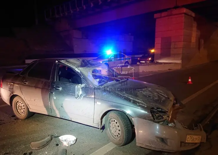 В Красноярске нетрезвый водитель пытался сбежать от инспекторов ДПС и перевернулся на автомобиле (видео)