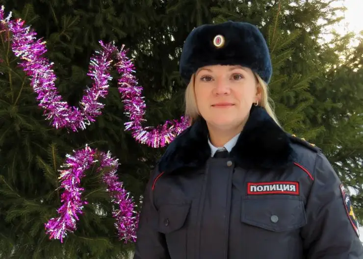В Канске 4-летняя девочка приняла сотрудницу полиции за Снегурочку