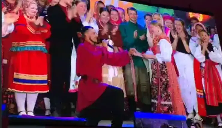 В Шушенском на фестивале «МИР Сибири» музыкант сделал предложение своей девушке