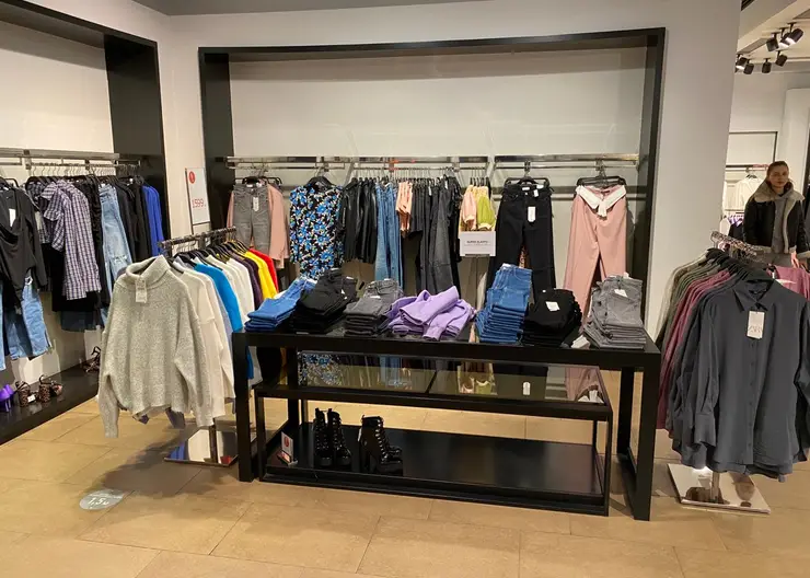 В Красноярске закроется магазин одежды Commode