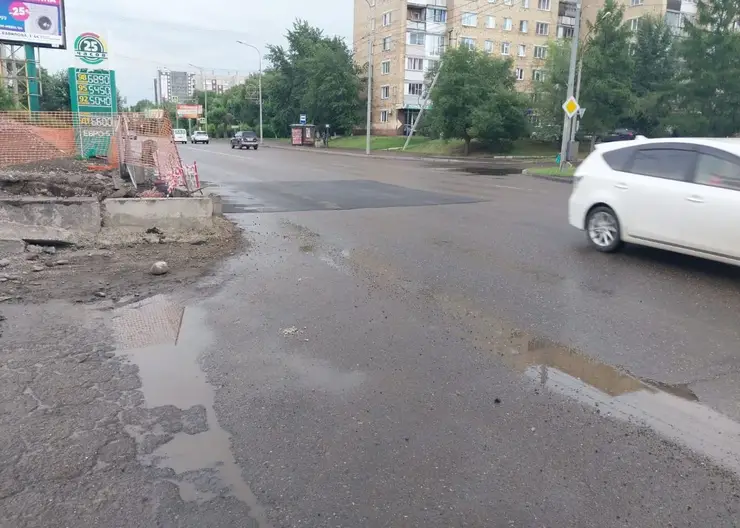 В Красноярске восстановили движение транспорта на Свердловской