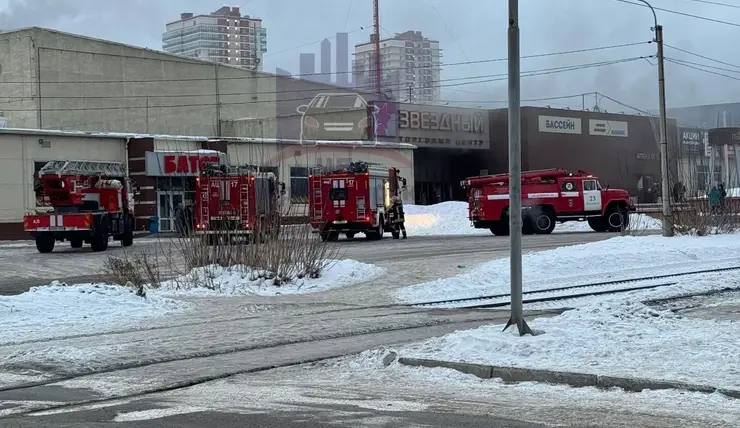 В Красноярске произошел пожар в ТЦ «Звездный» на Говорова