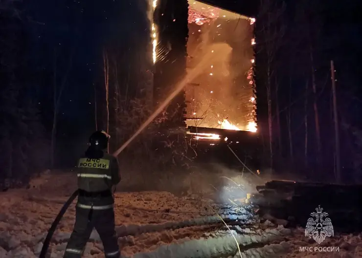 В Дзержинском районе сгорела водонапорная башня