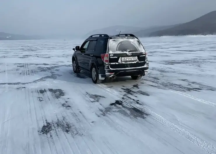 За выходные восемь автомобилистов незаконно выехали на лед Красноярского водохранилища