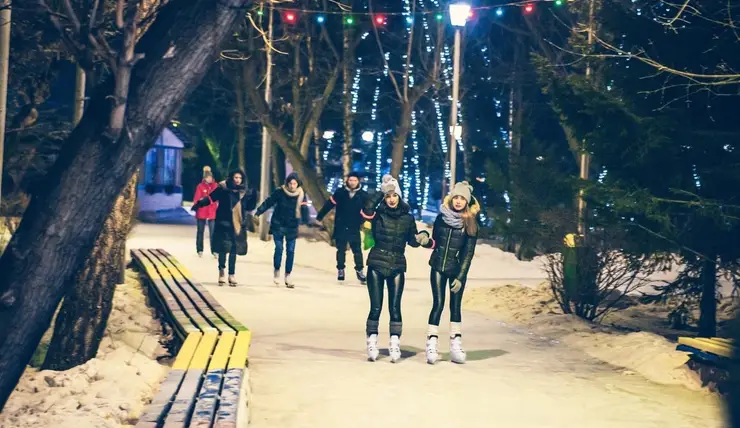 В Центральном парке Красноярска официально открыли каток