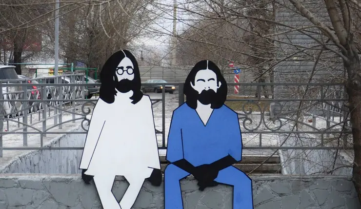 На правом берегу Красноярска появился новый стрит-арт с The Beatles