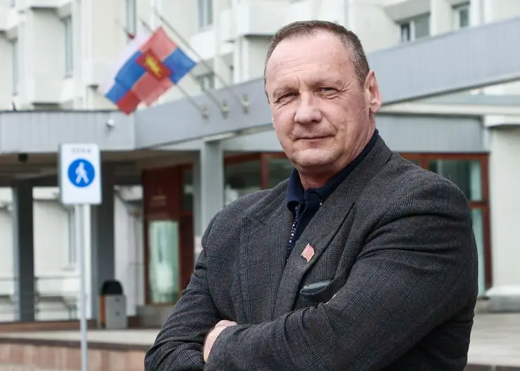 Красноярский депутат Вячеслав Дюков призвал коллег отправиться на Донбасс