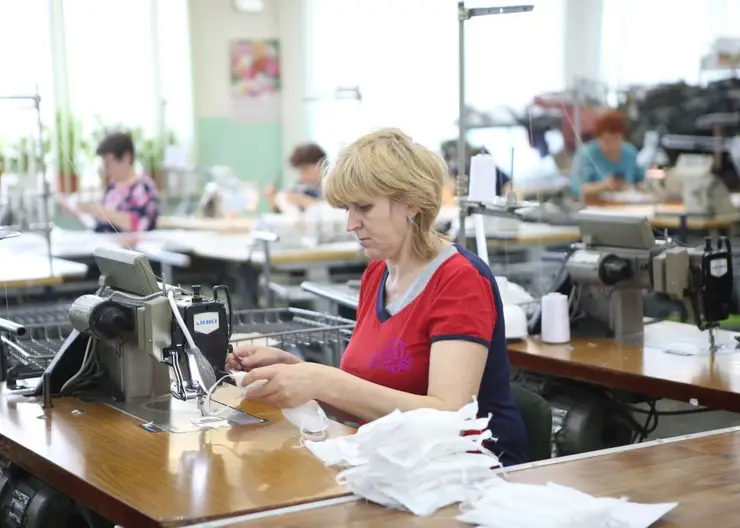 Предприятия Красноярского края могут не отменять масочный режим для работников
