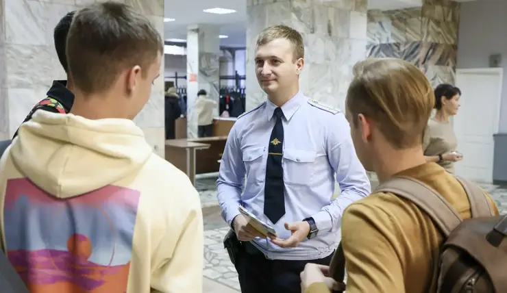 Чтобы студенты знали больше. Чем занимается вузовский участковый в Красноярске?