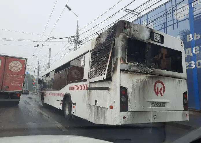 В Красноярске загорелся автобус в районе ГорДК