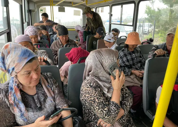 В Ермолаево Красноярского края во время рейда задержали около 150 мигрантов