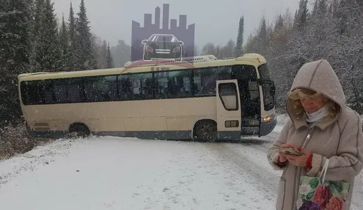 На трассе под Красноярском в ДТП попал рейсовый автобус