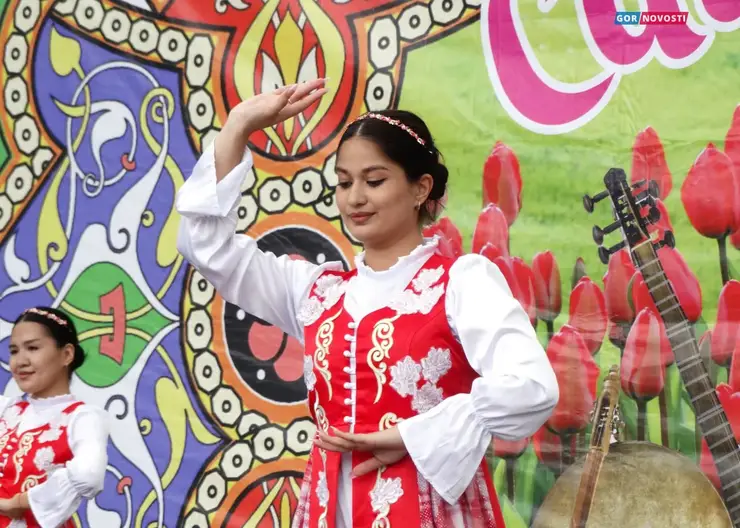 В Красноярске отметили таджикский праздник Сайри лола