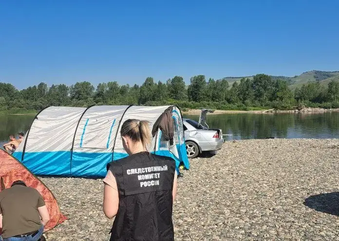 На юге Красноярского края в реке утонула годовалая девочка