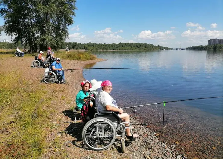 В Красноярске проходят рыбалки для людей с ограниченными возможностями