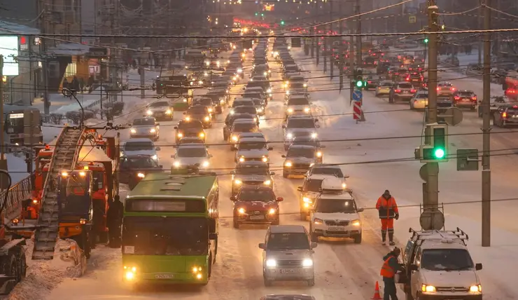 В Красноярске на подъезде к Бобровому логу наблюдается скопление автомобилей