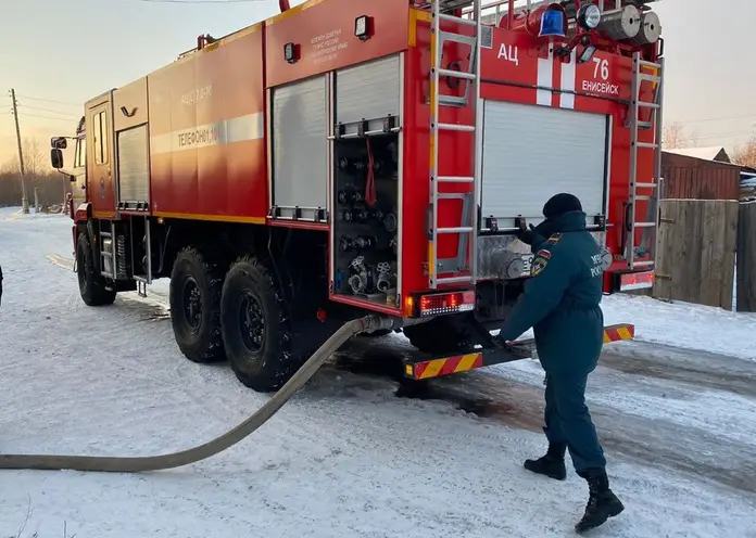 Два человека погибли в пожарах в Красноярском крае за выходные