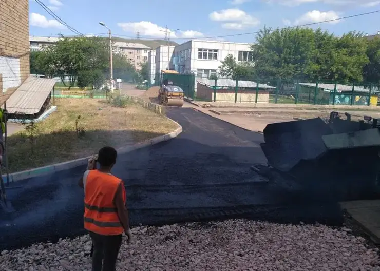 В Кировском районе Красноярска дополнительно отремонтируют еще 5 проездов во дворы