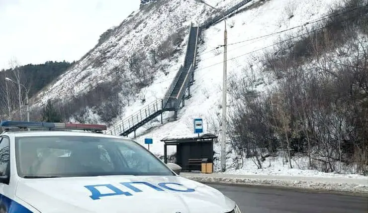 В Красноярске около новой лестницы в Удачном хотят обустроить парковку
