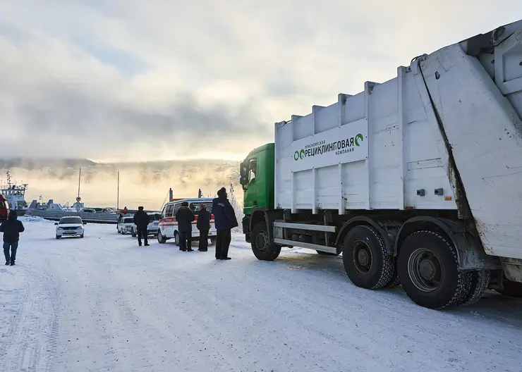 «Красноярская рециклинговая компания» снова будет вывозить мусор из труднодоступных поселков правого берега Енисея