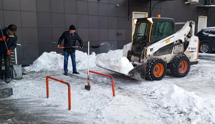 УК и ТСЖ Центрального района Красноярска завершают уборку дворов